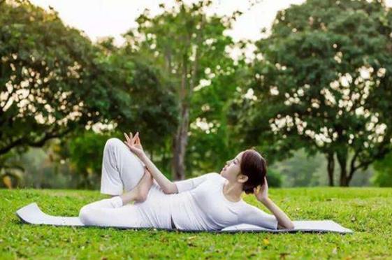 春天怎么捂最健康養生？愛美女人別過早換裝，春捂最佳穿衣原則