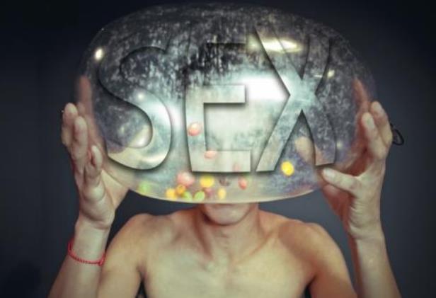女人看A片下面會濕嗎？女人也愛看小黃片是正常的嗎？