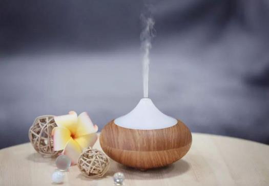 加濕器可以用香水代替精油嗎？使用加濕器有什么好處