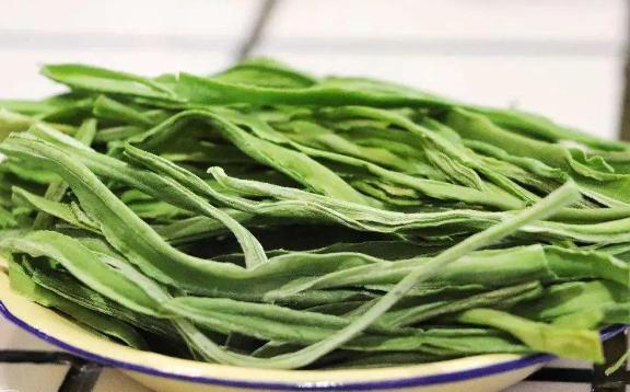 貢菜是不是萵筍曬干的？干貢菜是什么菜