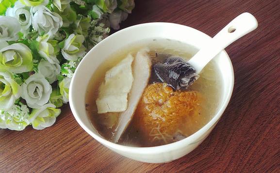 烏雞花膠湯可以天天吃嗎？燉烏雞花膠湯小技巧