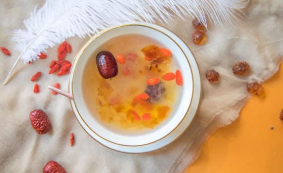 桃膠和什么一起燉最好？桃膠熱量高嗎